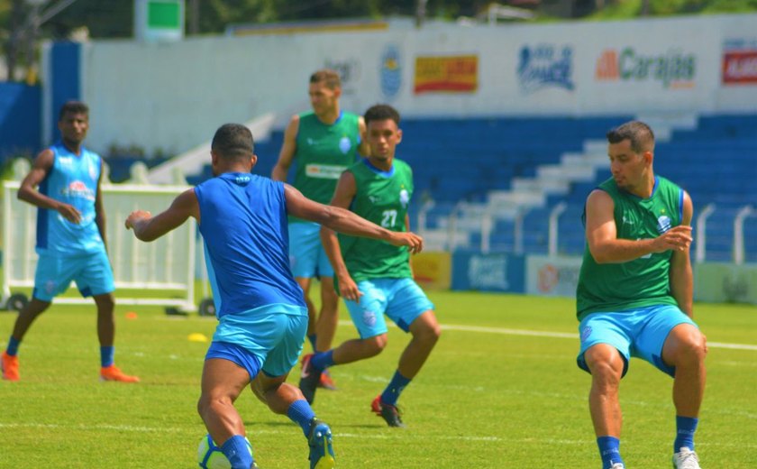 CSA relaciona 22 atletas e embarca para jogos contra Palmeiras e Santos