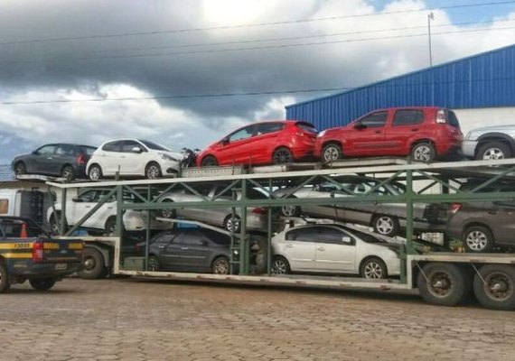 Carro zero quilômetro é roubado de caminhão-cegonha em Arapiraca