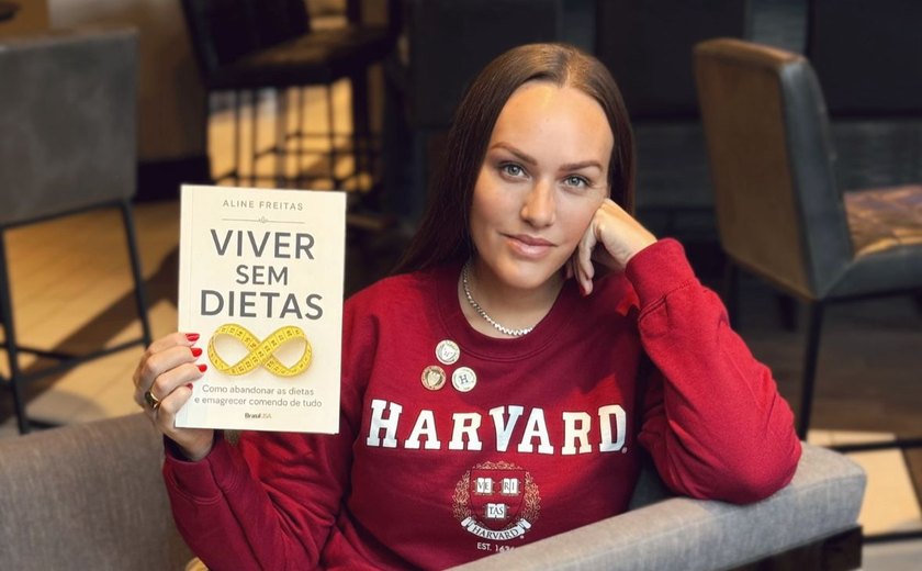 Brasileira leva livro sobre saúde e comportamento alimentar para turnê nos EUA