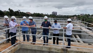 Diretores da Casal e secretário de Infraestrutura visitam obra de estação de esgoto