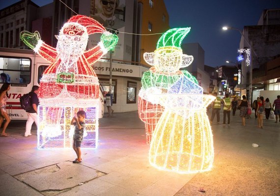 Centro de Maceió recebe decoração de Natal