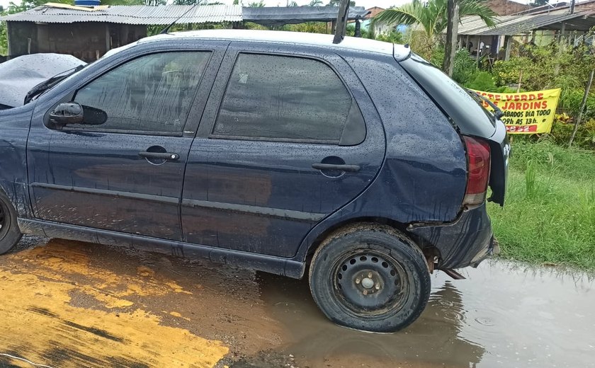 Carro com reboque colide na traseira de semi reboque de caminhão em Arapiraca