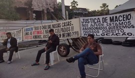 Moradores dos Flexais mantêm protesto na porta da Braskem