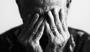 Crescem denúncias de violência contra idosos na pandemia