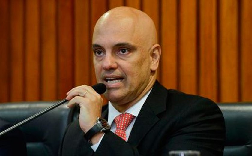 Alexandre de Moraes vota contra a liberação de cultos e missas