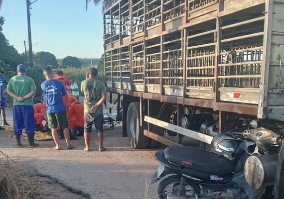Colisão entre moto e caminhão deixa feridos na zona rural de Arapiraca
