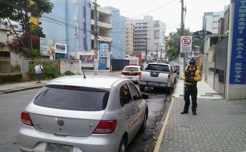 Fiscalização de trânsito coíbe infrações na orla de Maceió durante fim de semana