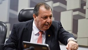 Investigação aberta por Omar Aziz sobre propina de Bolsonaro pode levar à anulação de venda de refinaria
