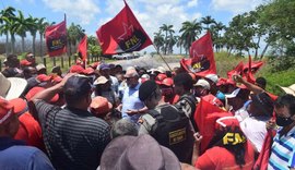 Iteral dialoga com agricultores e auxilia no desbloqueio da rodovia AL-101 Sul