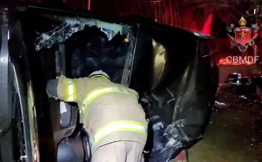 Van com 18 atletas de SP que praticam ginástica acrobática tomba no DF