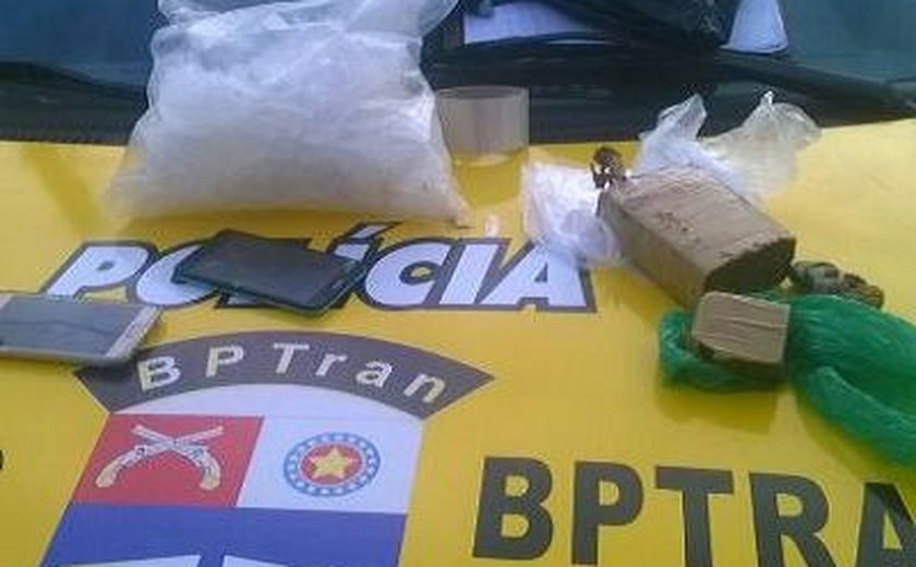 BPTran apreende dois adolescentes por tráfico de drogas no Vergel do Lago