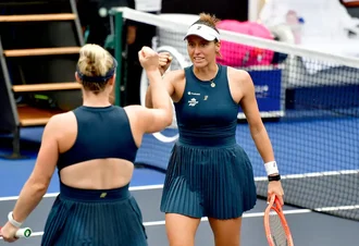 Dupla de Luisa Stefani avança às quartas do WTA 1000 de Pequim