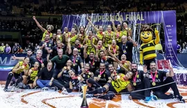 Praia Clube bate Minas e fatura título da Superliga Feminina de vôlei