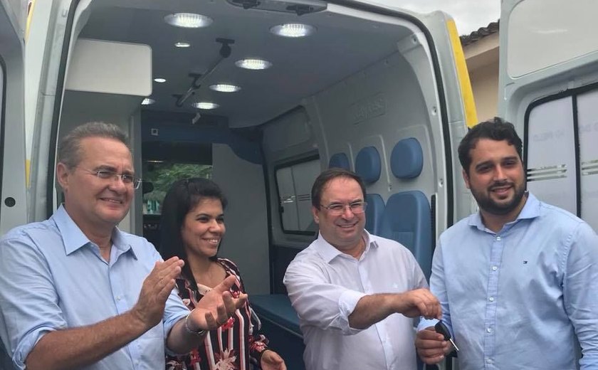 Renan e Luciano inauguram obras e entregam veículos em Santana do Mundaú