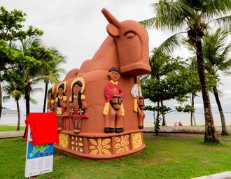 Escultura O Boi é reinaugurada em Jaraguá após ato de vandalismo