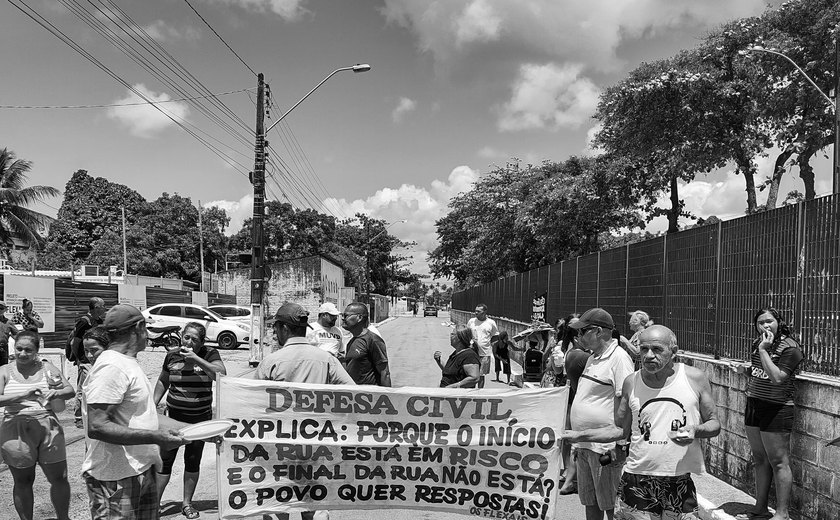 Moradores dos Flexais fecham canteiro de obras da Braskem e pedem realocação