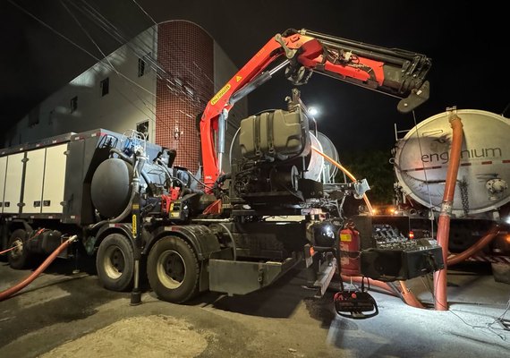 Mais de 270 toneladas de resíduos são removidas das redes de esgoto em Maceió