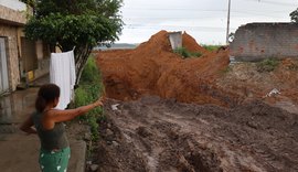 Avanço da voçoroca isola moradores na Mata do Rolo em Rio Largo