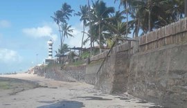 Manchas ainda surgem em praias de Alagoas