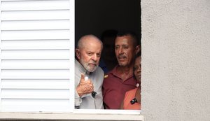 Lula entrega 914 apartamentos em Maceió