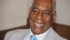 Morre Haroldo Costa, ator, diretor e comentarista de carnaval, aos 95 anos