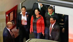 Ex-presidente do Peru e sua mulher se entregam para cumprir prisão preventiva