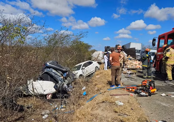 Acidente na BR-230 deixa seis mortos e outros feridos, em Soledade