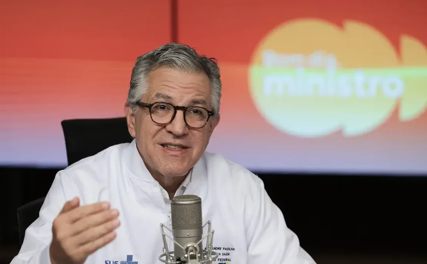 'Estamos vencendo essa batalha', diz ministro da saúde sobre vacinação no país