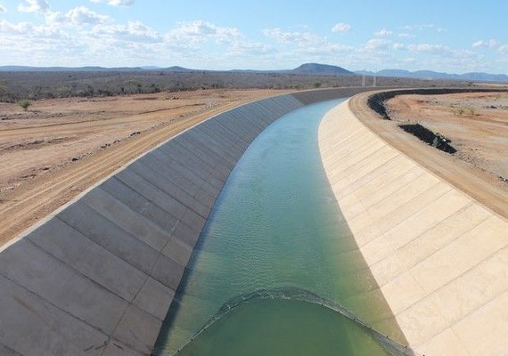 Águas do ‘Velho Chico’ chegam às torneiras de paraibanos e pernambucanos