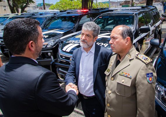 Governador entrega 10 viaturas para reforçar a segurança pública no Estado