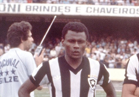 Ex-Botafogo, lateral Perivaldo morre aos 64 anos no Rio de Janeiro