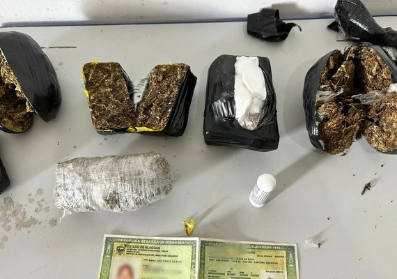 Mulher é flagrada e presa ao tentar entrar com droga em presídio