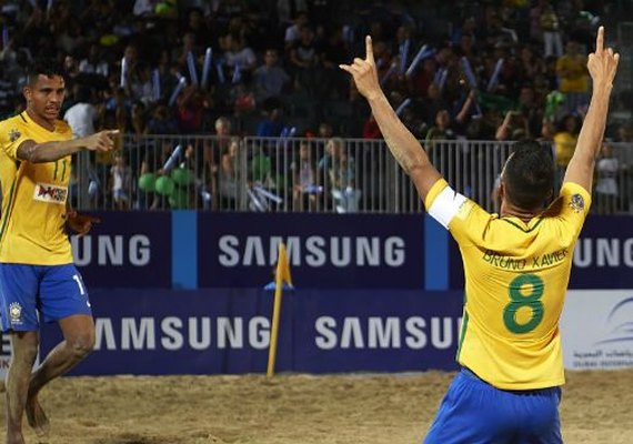 Brasil vence Polônia e se garante na semi de copa de futebol de areia