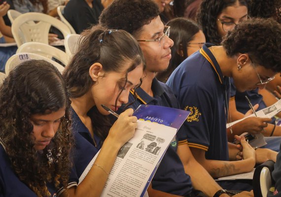 Estudantes da rede estadual podem solicitar isenção da taxa do Enem a partir de segunda