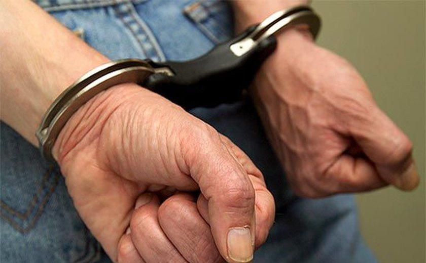 Polícia Civil prende homem acusado de extorquir mulheres
