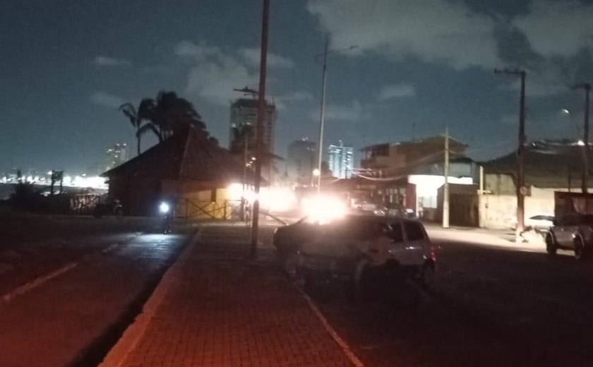 Falhas na rede elétrica comprometem iluminação em trechos críticos de Maceió