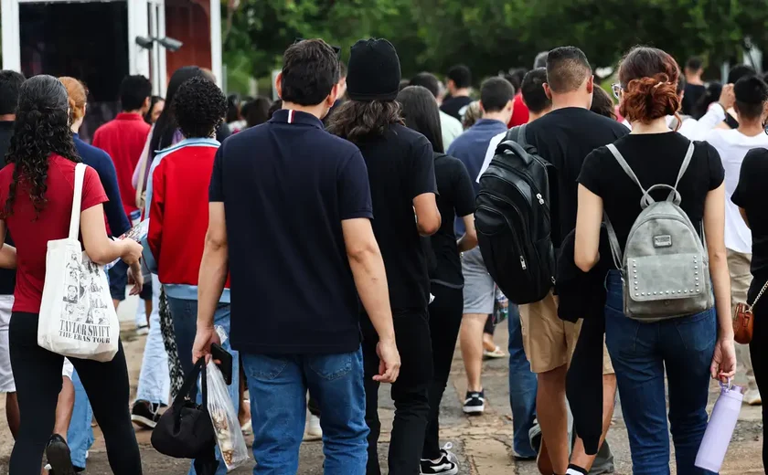 Candidatos respondem a 90 questões até 18h30 neste segundo dia de exame