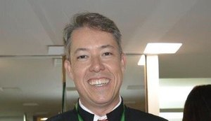 Prof. Dr. lança livro sobre odontologia para paciente idoso