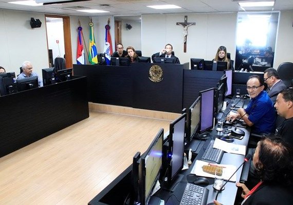 Sindjornal e empresas participam de audiência no TRT