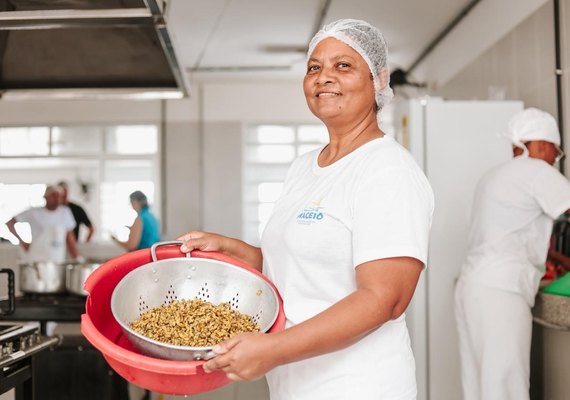 Adeal mira sururu na merenda escolar