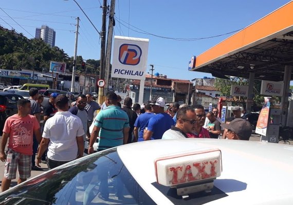 Taxistas protestam contra preço do GNV e excesso de agentes da SMTT