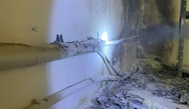 Incêndio atinge loja de materiais hospitalares na Jatiúca