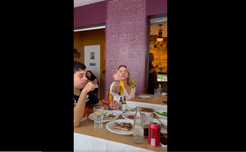 VÍDEO: casal bolsonarista é escorraçado de restaurante aos gritos de 'fascistas de m*rda'