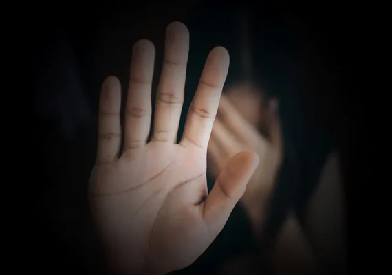 Homem é preso após agredir irmã com socos e puxões de cabelo na Ponta Grossa