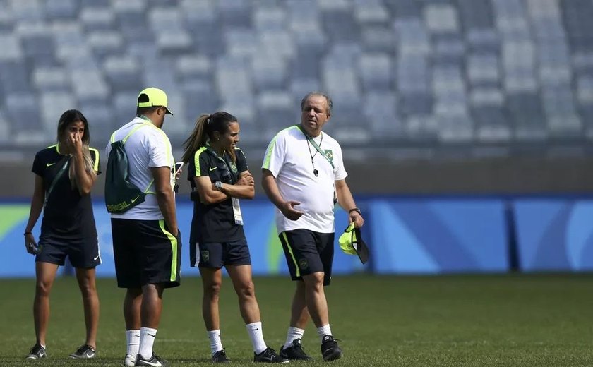 Ex-técnico da seleção brasileira feminina, Vadão morre vítima de câncer