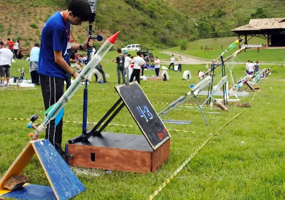 Estudantes de todo o país participam da Jornada de Foguetes 2026
