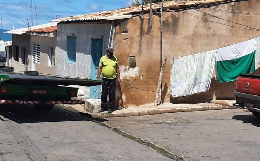 Homem escapa de blitz em Jequiá da Praia, abandona o veículo e foge