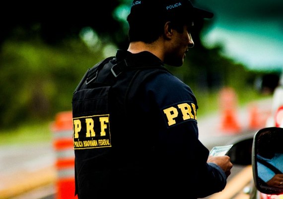 Ex-comandante da PM de Alagoas é preso em Minas Gerais com R$ 1,5 milhão