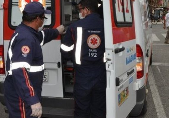 Bebê transportado por ambulância fica ferido após acidente na Faixa Azul