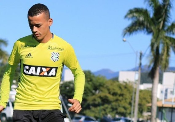 Titular no Figueirense, alagoano Luidy avalia início e destaca confiança